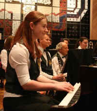 2008_piano1.jpg (37604 bytes)